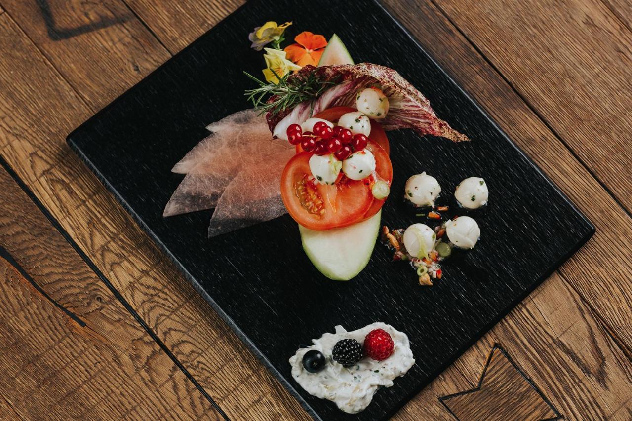 Ortner'S Resort Bad Füssing Eksteriør billede A plate of cured and smoked reindeer