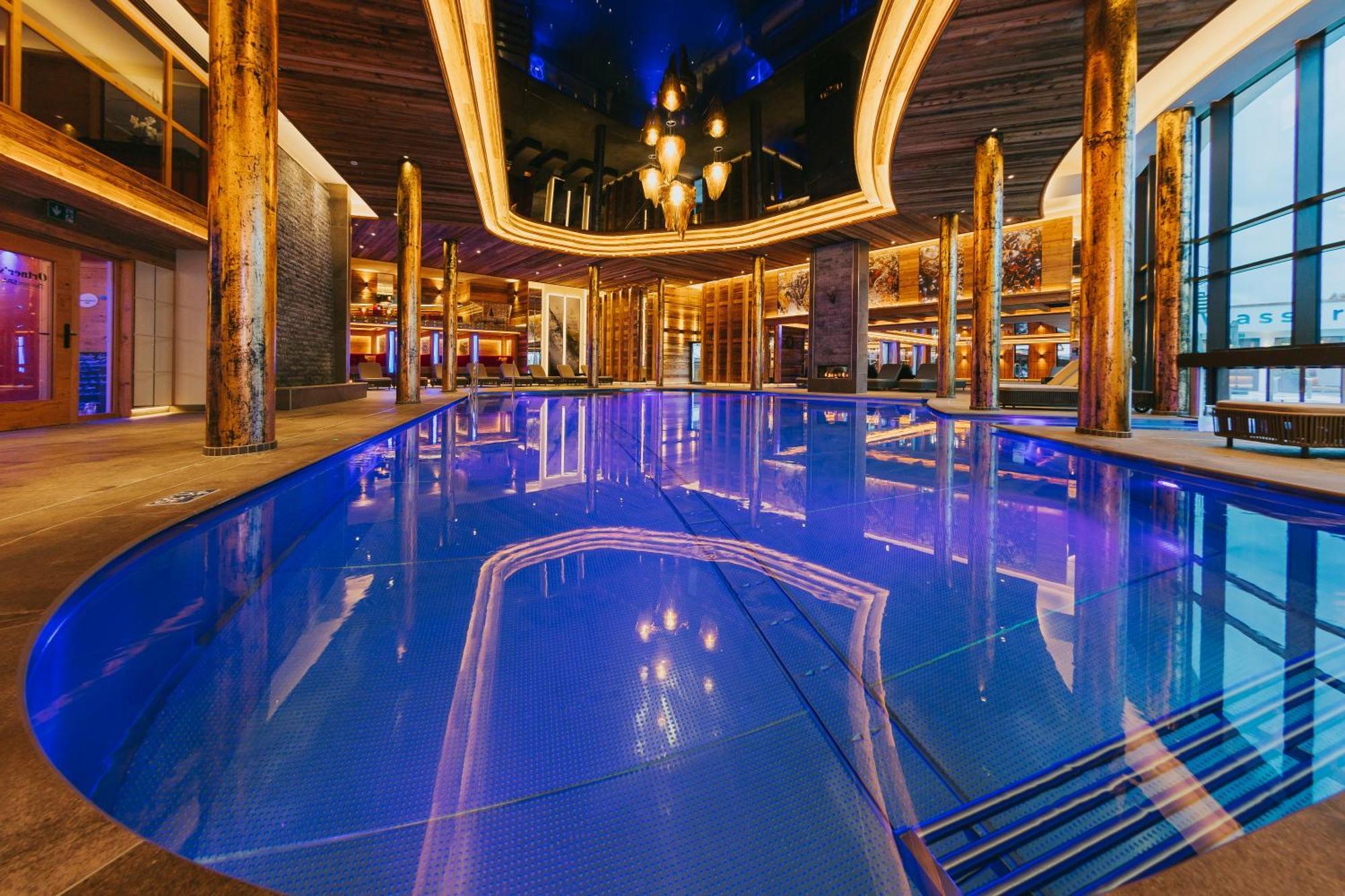 Ortner'S Resort Bad Füssing Eksteriør billede The pool at the Aqua Dome