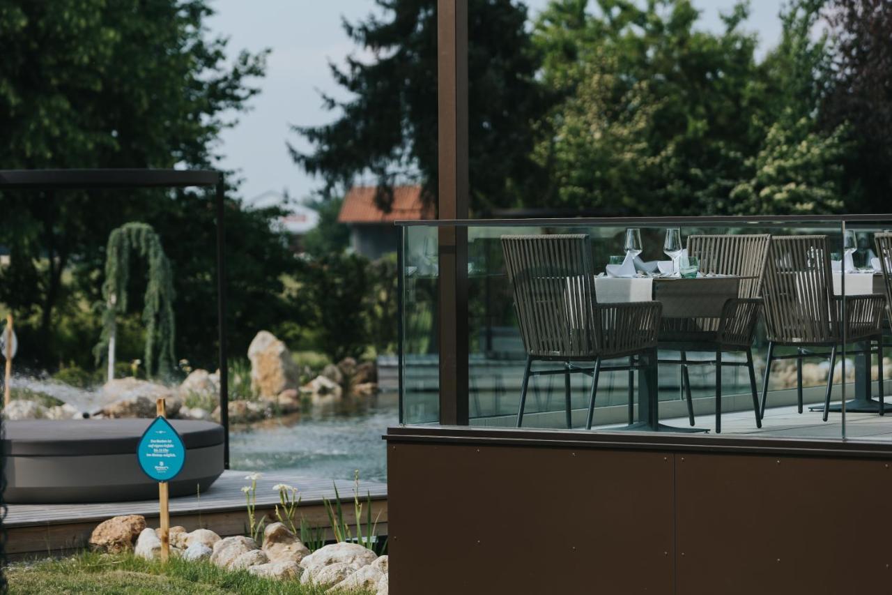 Ortner'S Resort Bad Füssing Eksteriør billede A glass balustrade